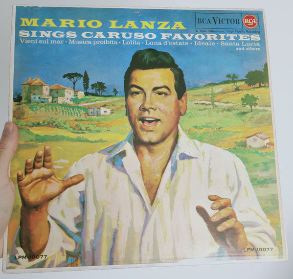 Sings Caruso Favorites