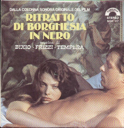 Ritratto Di Borghesia In Nero / Immagini Sfocate